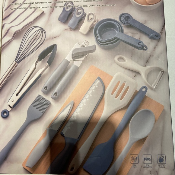 CWC Kitchen Gadgets (24 pieces) - Picture 2 of 5